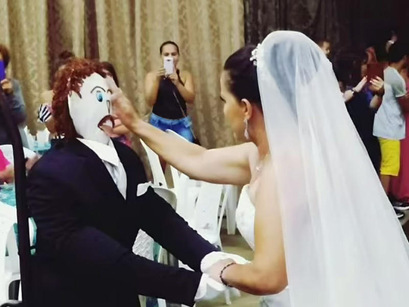 ميريفون روكا خلال حفل الزواج