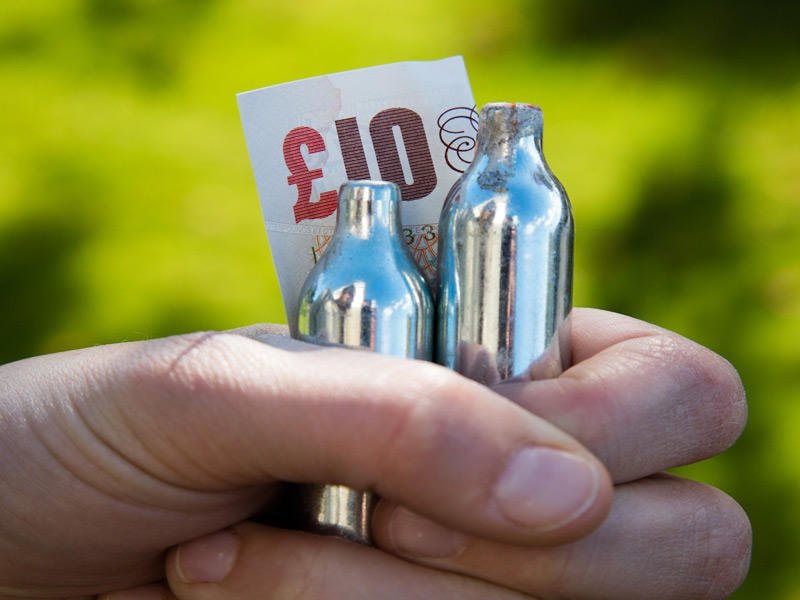 غاز أكسيد النيتروز المعروف بـ «غاز الضحك»