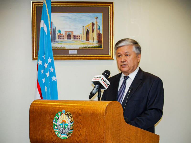 سفير أوزبكستان لدى البلاد د. بهرامجان أعلايوف ملقياً كلمته