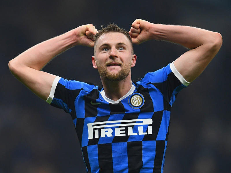 بطل الدوري الإيطالي لكرة القدم الدولي السلوفاكي ميلان سكرينيار