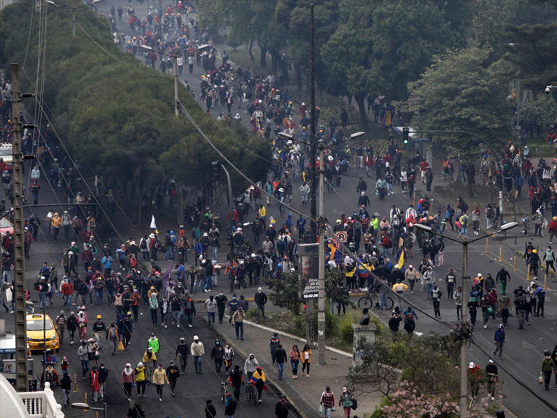 بدأ المتظاهرون في التفرق بعد البث الوطني للرئيس الإكوادوري غييرمو لاسو  في حديقة إل إيجيدو