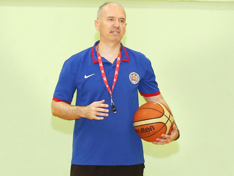 مدرب الفريق الأول لكرة السلة الكرواتي ادي دازليتش