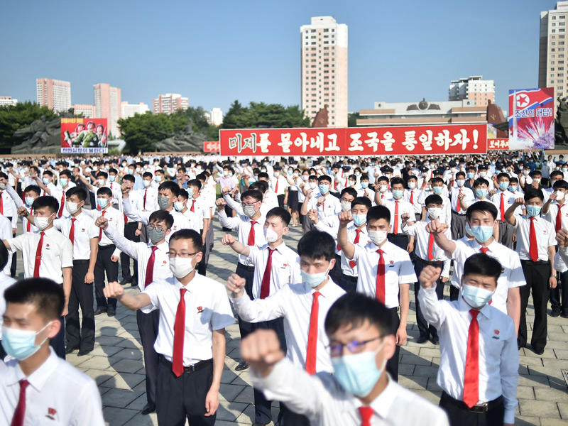  مسيرة مناهضة للولايات المتحدة لإحياء ذكرى اندلاع الحرب الكورية