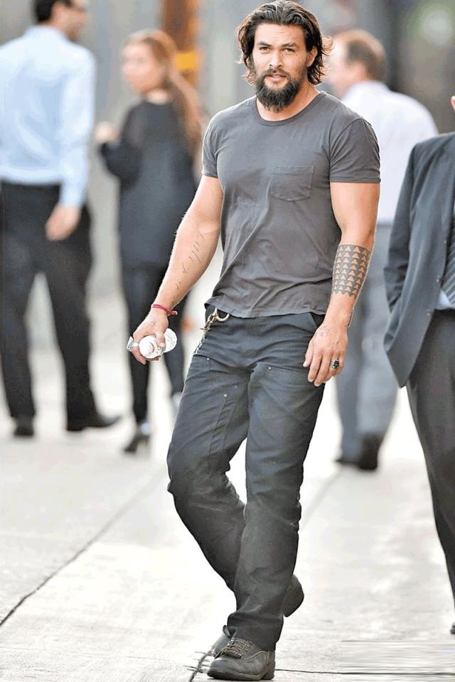 النجم جيسون موموا 