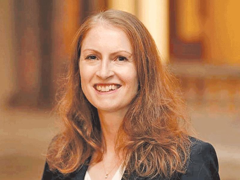 السفيرة البريطانية لدى البلاد بليندا لويس