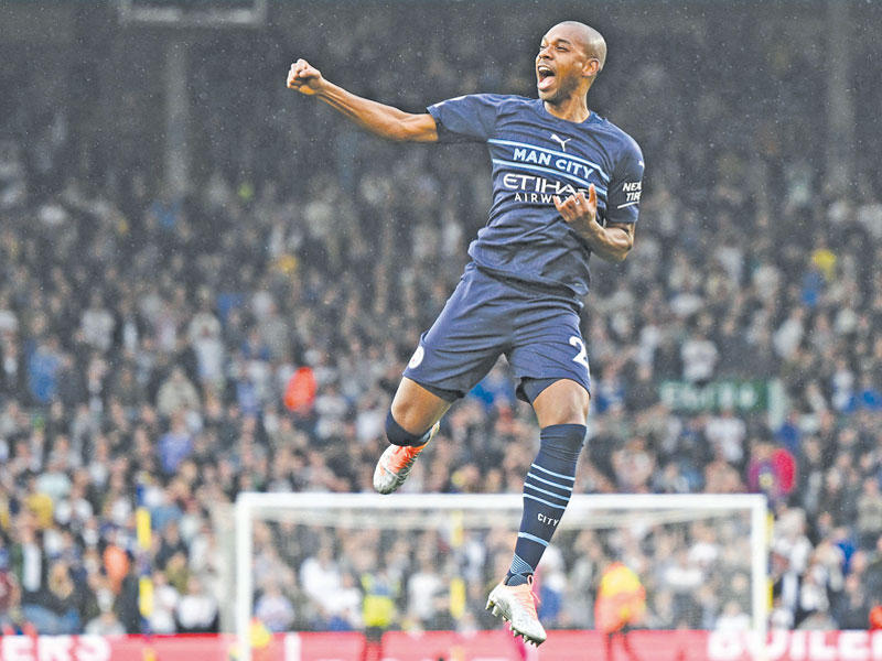 لاعب وسط وقائد مانشستر سيتي الإنكليزي السابق البرازيلي فرناندينيو (أ ف ب)