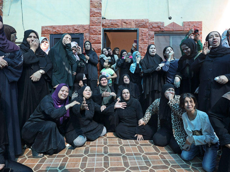 فلسطينيات في جنازة عنصر الجهاد في جنين (أ ف ب)