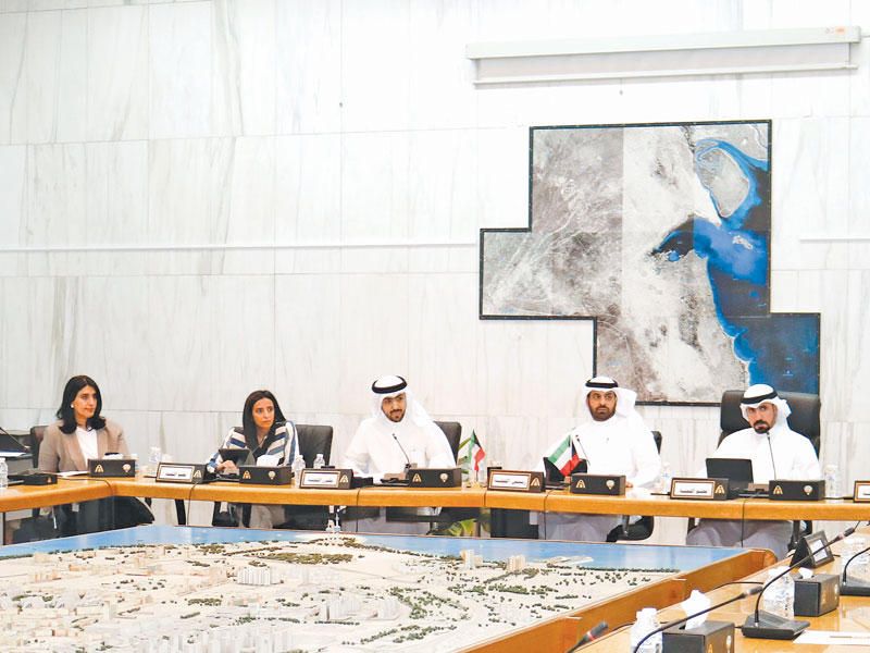 جانب من اجتماع «القانونية» 