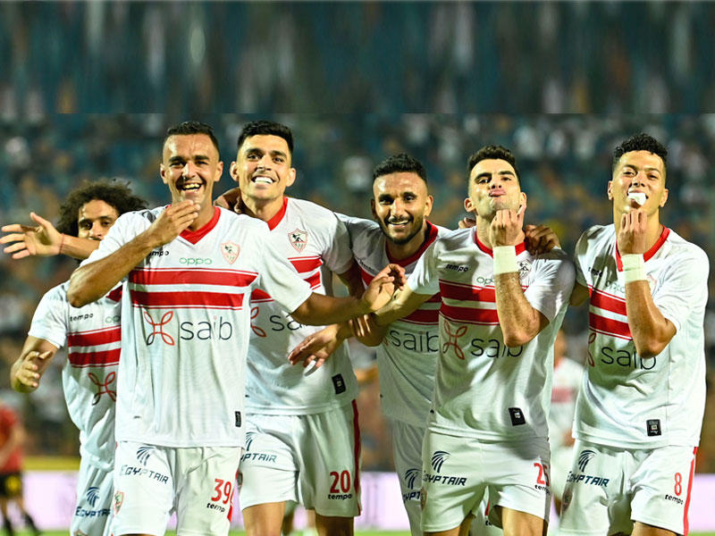 احتفال اللاعبين بزميلهم الجزيري بعد تسجيله في المباراة الثانية على التوالي