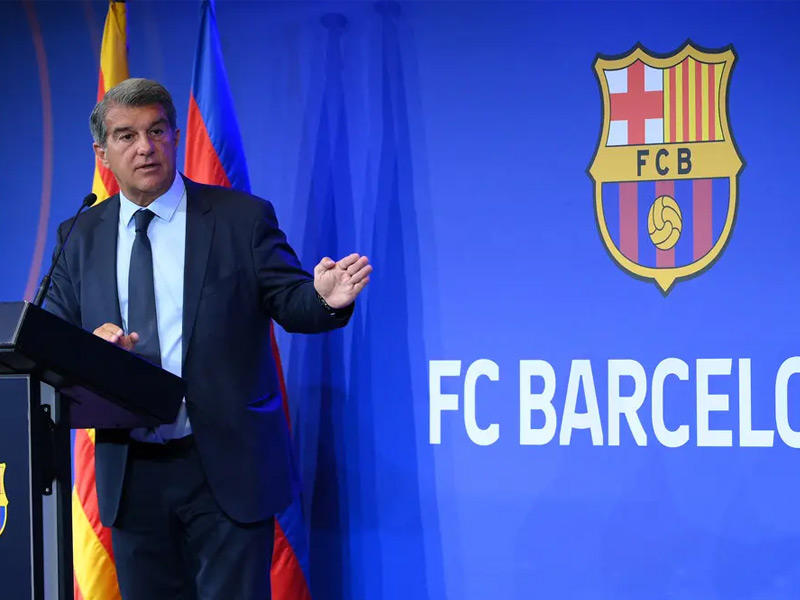 رئيس نادي برشلونة خوان لابورتا