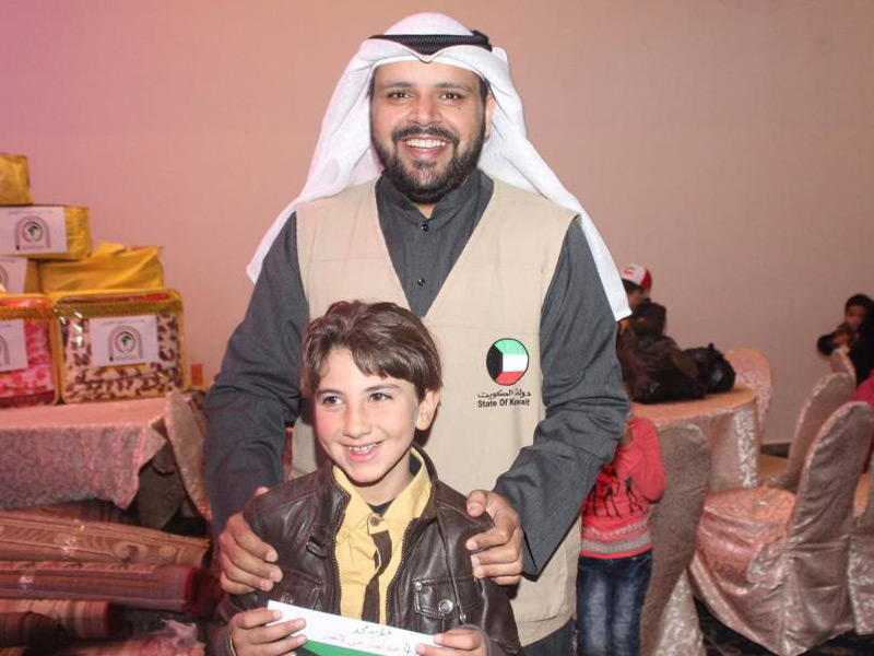 توزيع الكفالات للأيتام اللاجئين السوريين