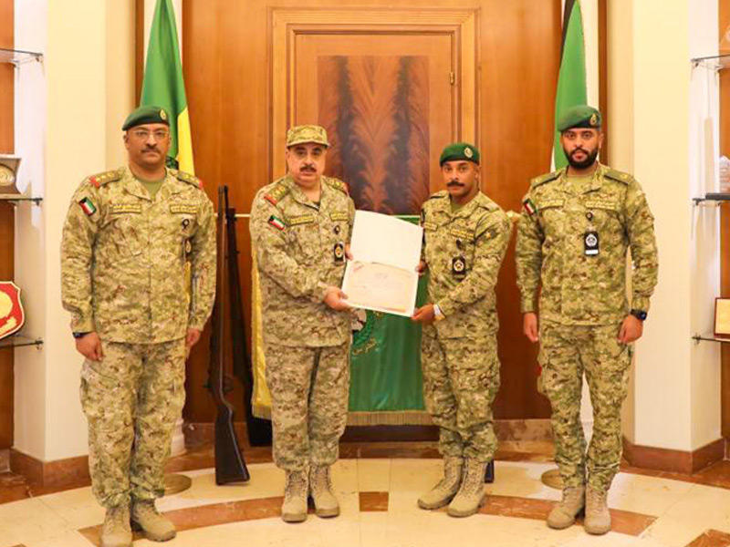 الرفاعي مكرماً الضابط الجاسر