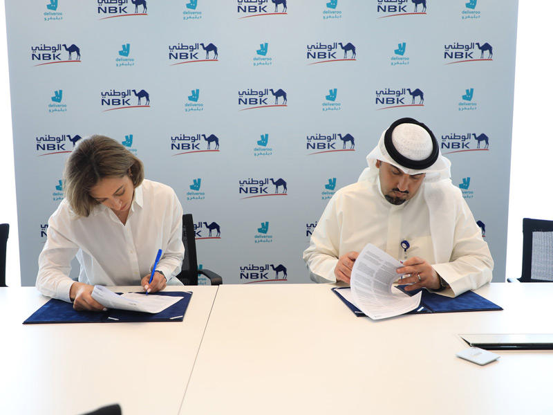 العثمان والحسيني خلال توقيع الاتفاقية