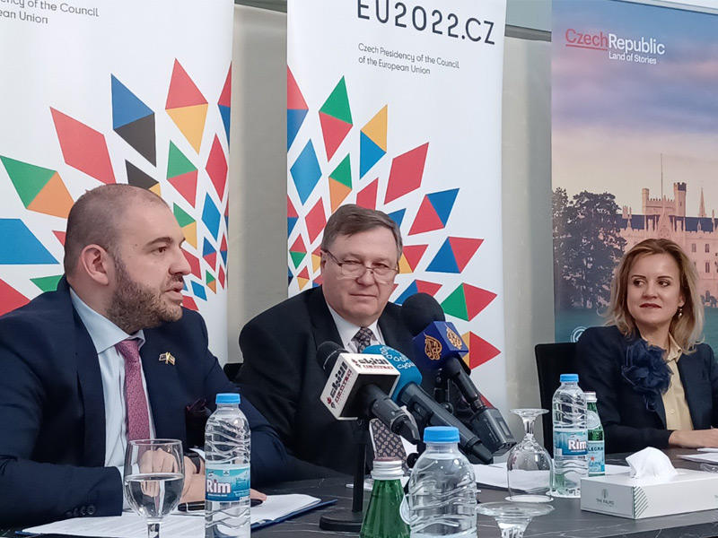 سفراء فرنسا والتشيك والاتحاد الأوروبي خلال حفل التسليم والتسلّم