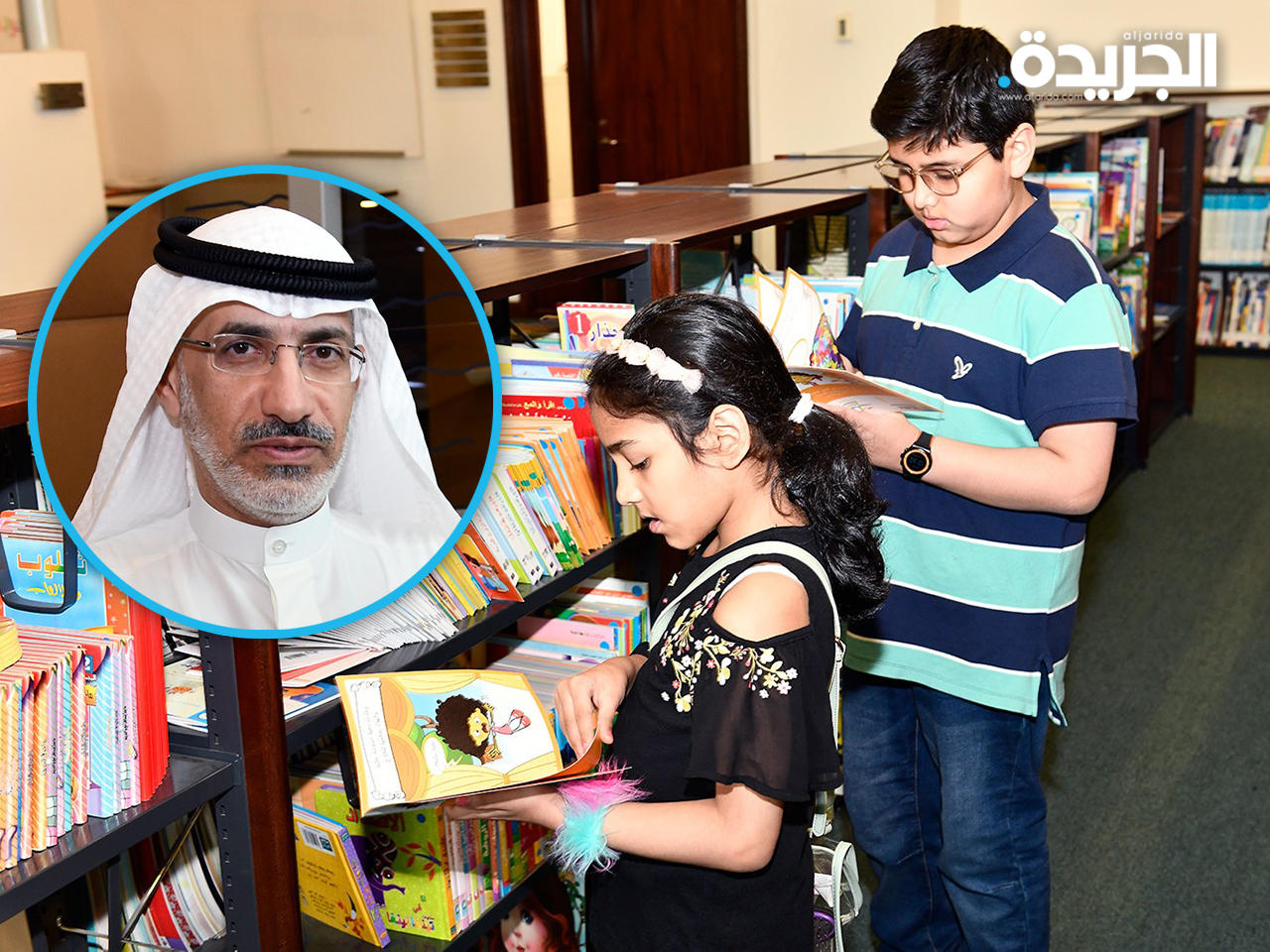 أطفال يتصفحون الكتب في مكتبة الكويت الوطنية - مدير إدارة التراث في المكتبة وائل الرومي