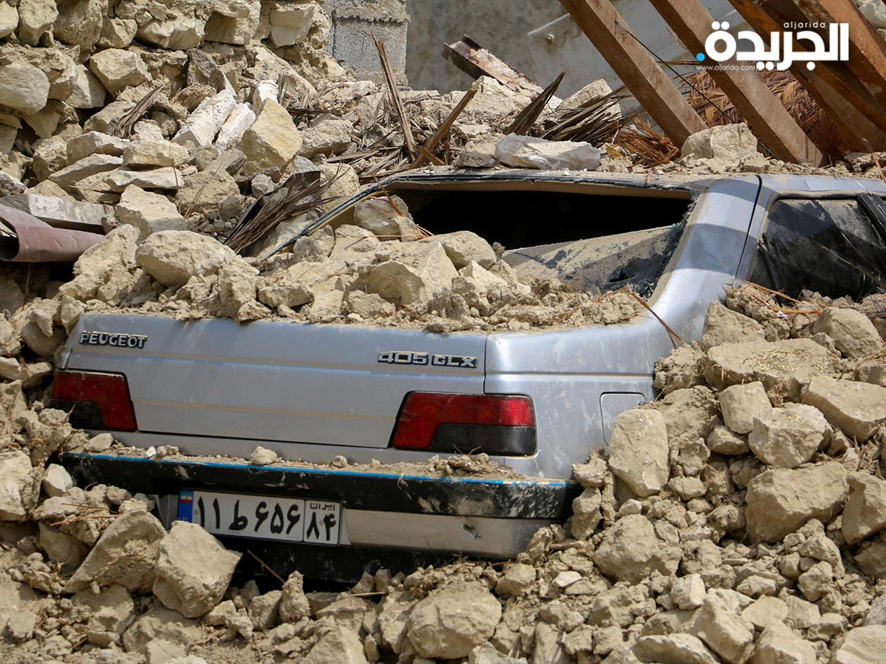 سيارة تحت الأنقاض بعد زلزال هرمزكان