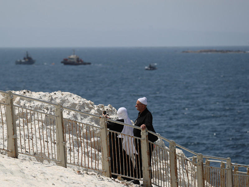 قوارب إسرائيلية مقابل ساحل الناقورة... آخر نقطة بحرية بين لبنان وإسرائيل    (رويترز)