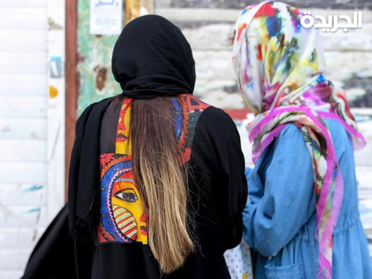 إغلاق ثلاثة مقاهٍ في ايران لاستقبالها نساء غير محجبات