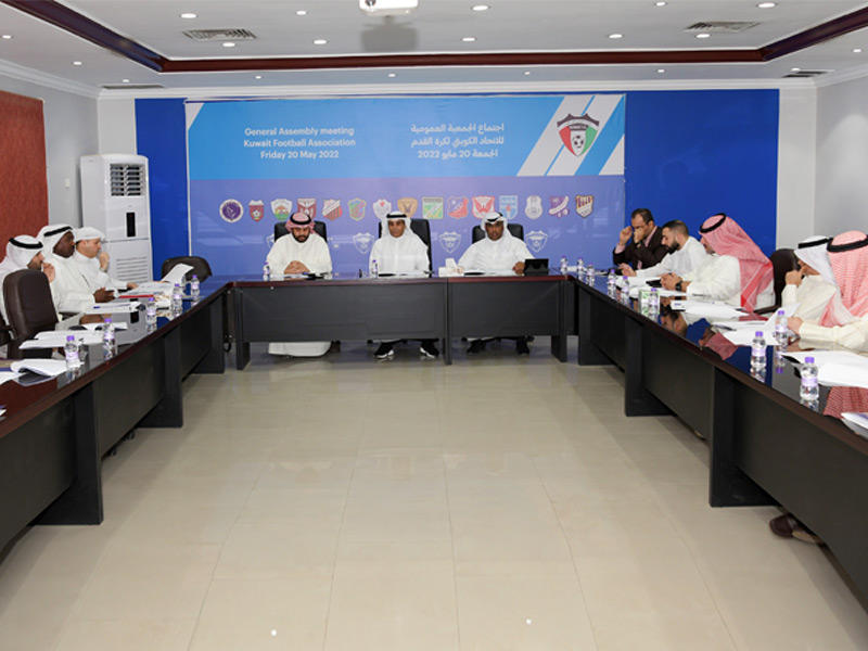 اجتماع نائب رئيس الاتحاد للشؤون الإدارية والمالية مع ممثلي الاندية