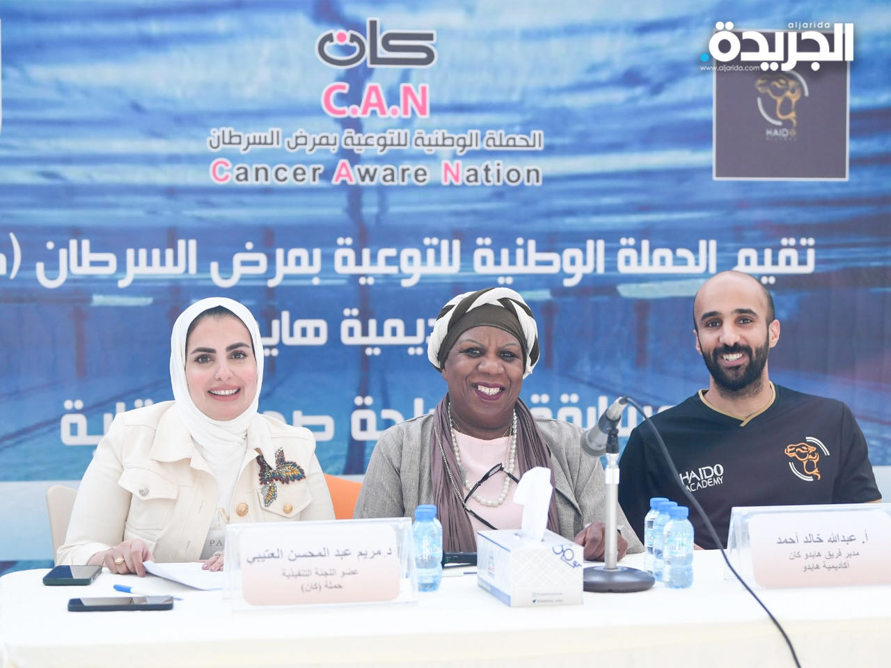 العتيبي وخالد بالمؤتمر الصحافي لإعلان الفائزين في «السباحة»  (تصوير عبدالله الخلف)