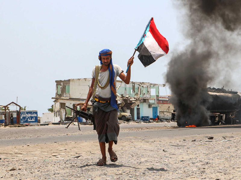 من المحتجين 