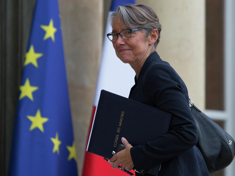  رئيسة وزراء فرنسا إليزابيث بورن