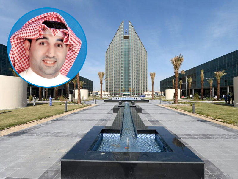 مبنى الهيئة العامة للتعليم التطبيقي والتدريب وفي الاطار نائب رئيس نقابة العاملين في الهيئة محمد الكندري