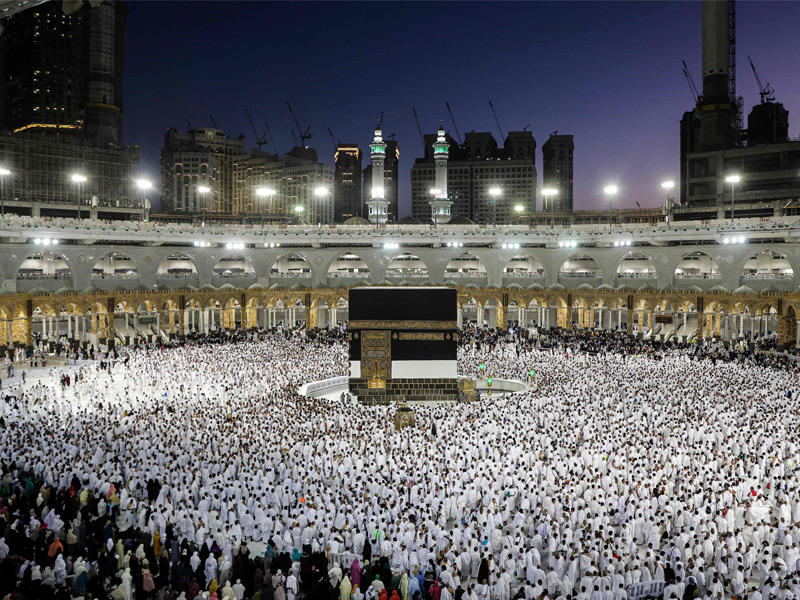 جانب من طواف ضيوف الرحمن