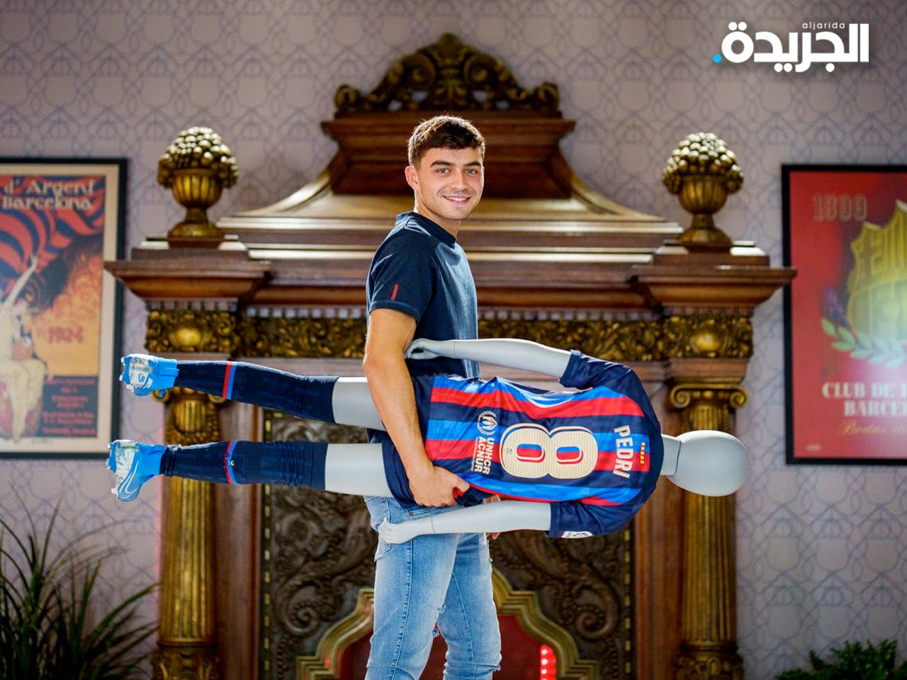 بيدري يرتدي القميص رقم 8 مع برشلونة