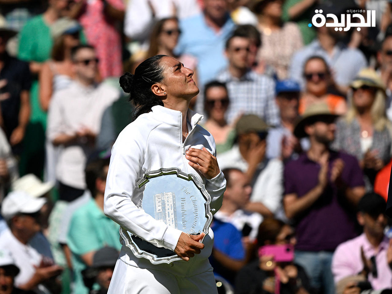 التونسية أُنس جابر تحمل درع الوصيفة