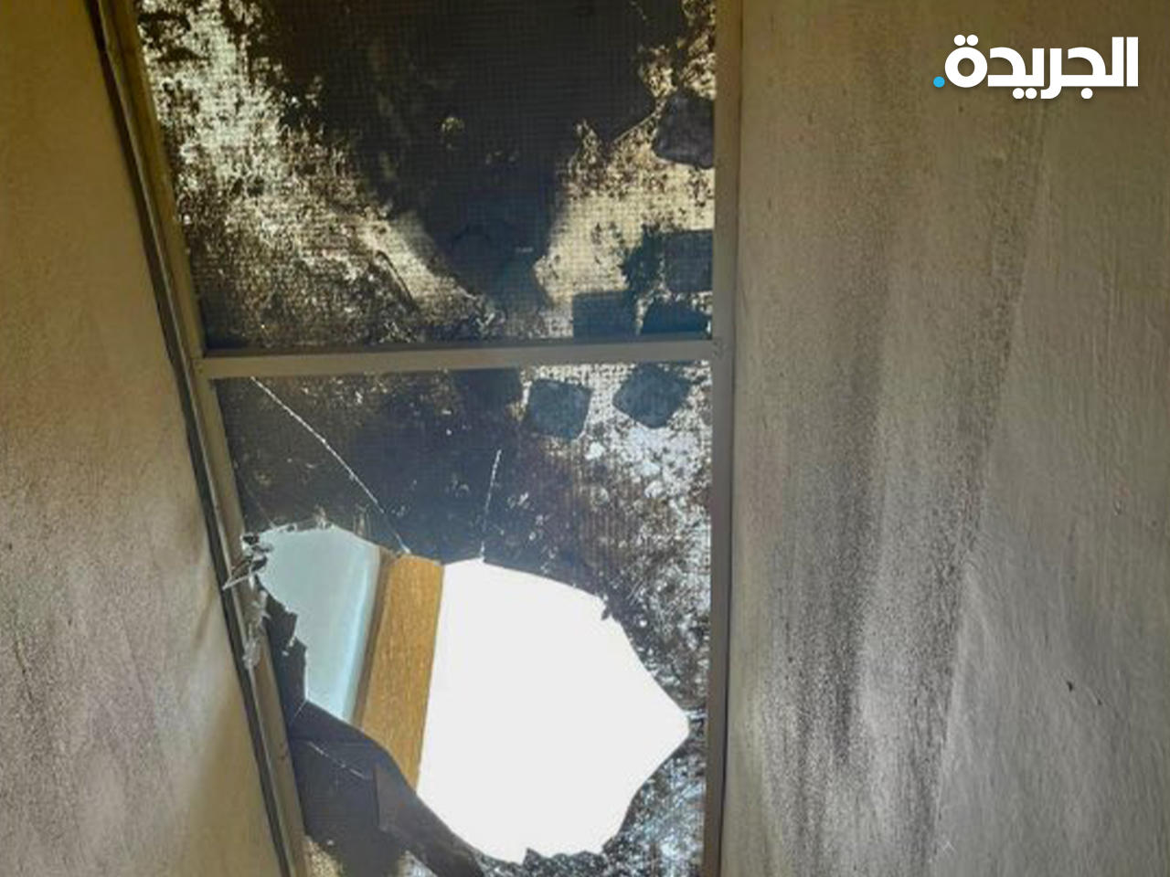 كسر في الزجاج أدى إلى سقوط المواطن من الدور الأرضي إلى السرداب أثناء مروره من فوقه