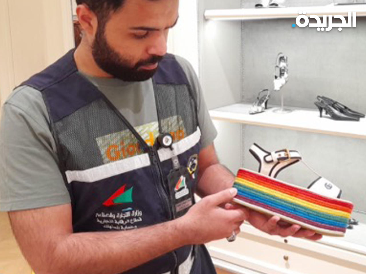 صورة نشرتها وزارة التجارة والصناعة أثناء ضبط المخالفة