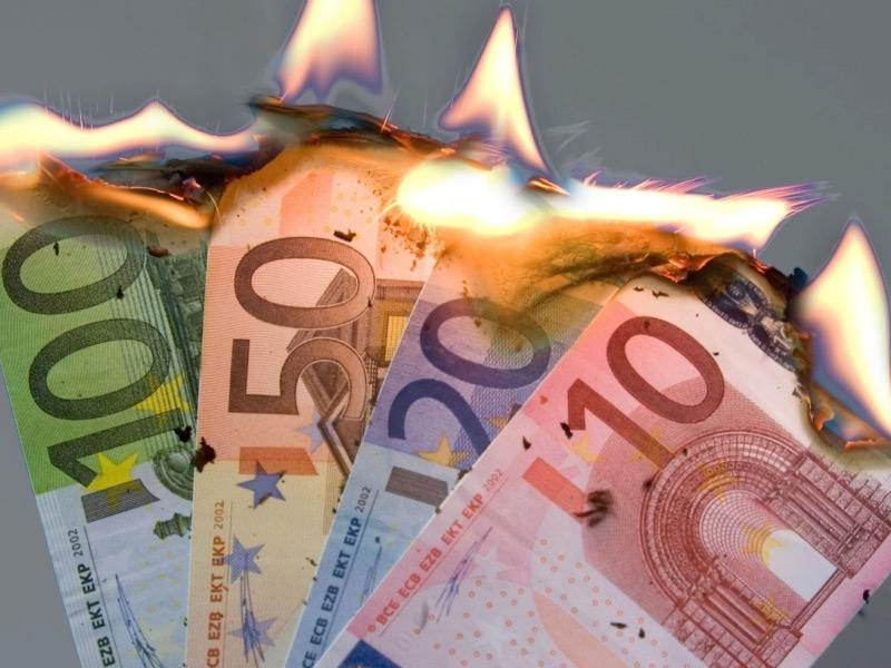 أسباب انخفاض اليورو 