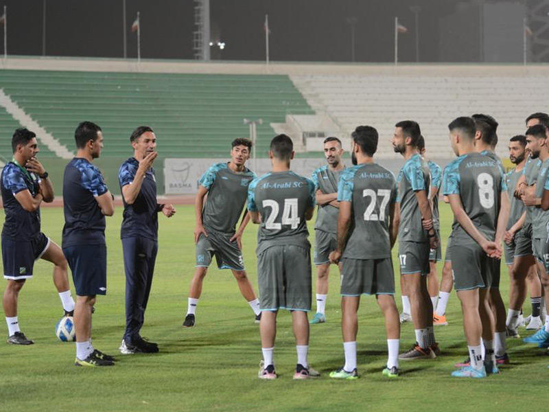 الزلفاني يوجه اللاعبين قبل التدريب