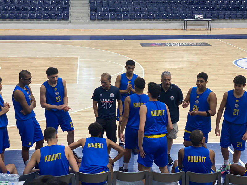 جانب من اجتماع الجهاز الفني مع اللاعبين