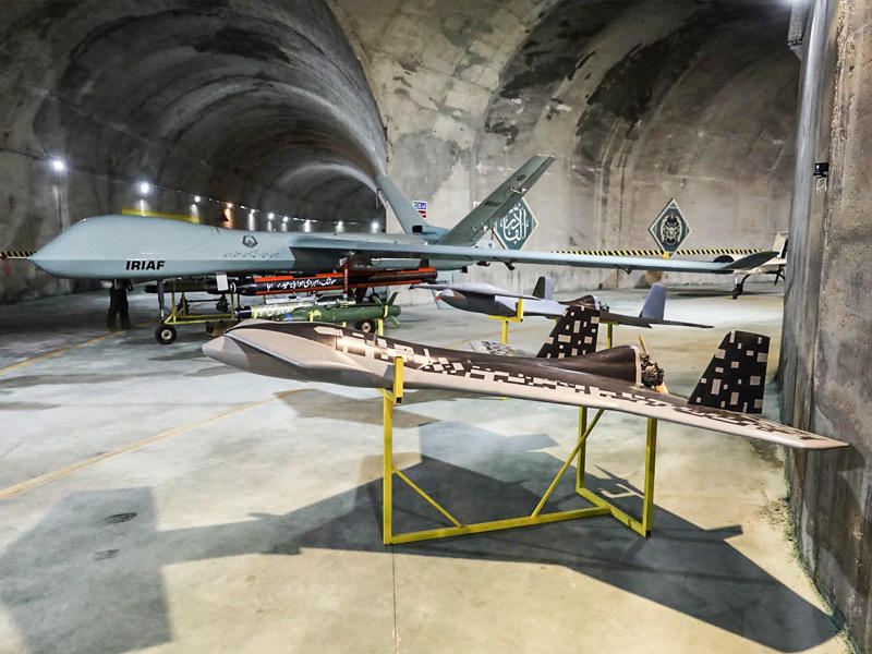 مسيرات إيرانية داخل مخبأ تحت الأرض. في صورة وزعها الحرس الثوري	  (أ ف ب)