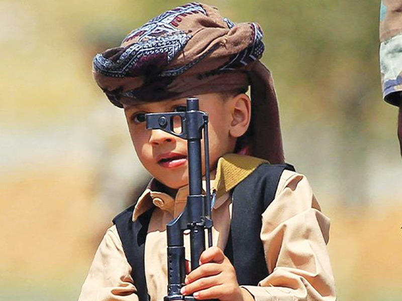 احد الاطفال المجندين 