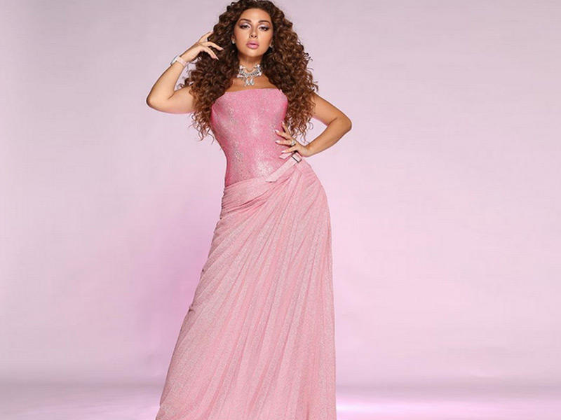 ​ميريام فارس​ تطل باللون الوردي