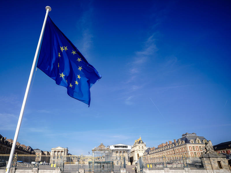 الاتحاد الأوروبي يخفض توقعات نمو منطقة اليورو إلى 2.6% هذا العام