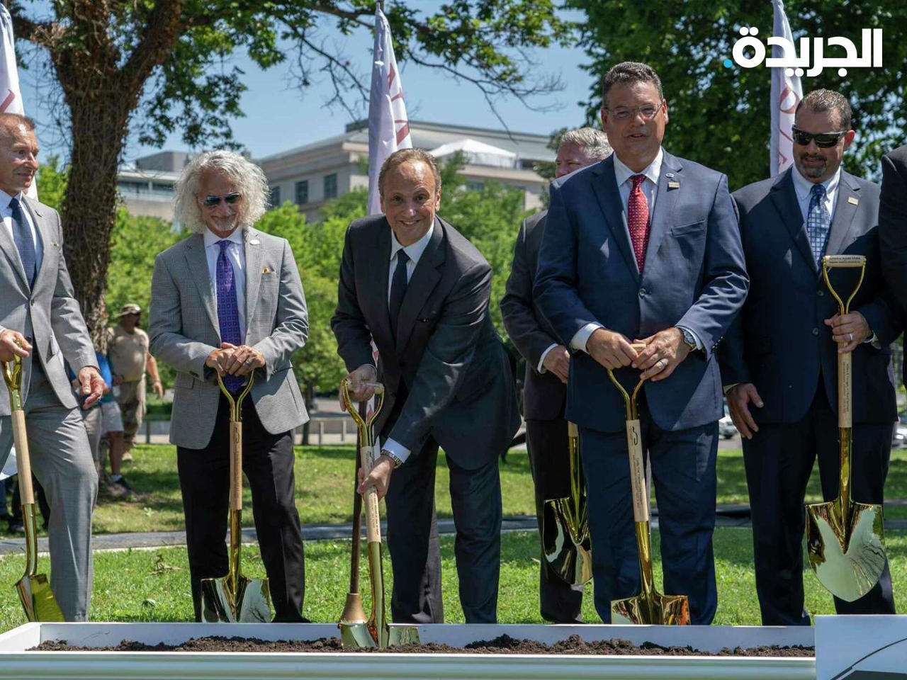 سفيرنا لدى واشنطن الشيخ سالم الصباح خلال وضع حجر أساس النصب التذكاري