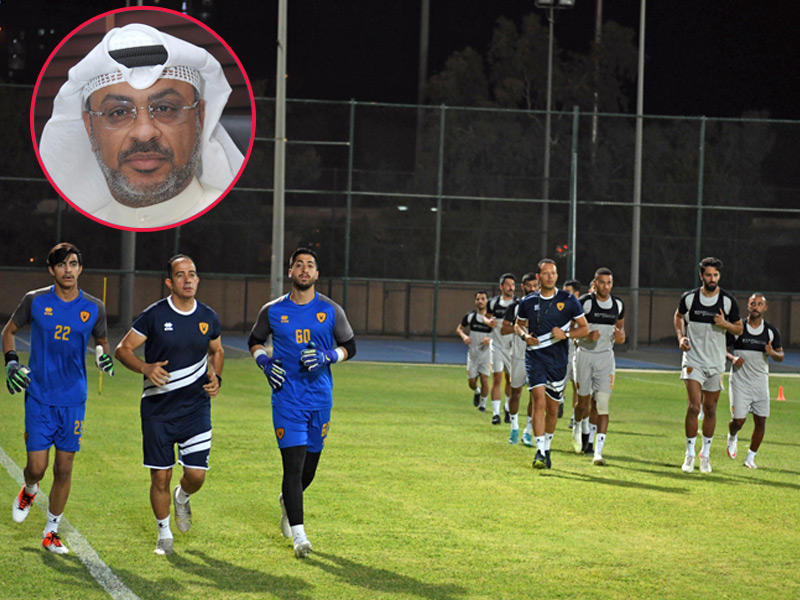 جانب من تدريب فريق القادسية وفي الاطار يضهر أمين سر نادي اليرموك أحمد الجاركي