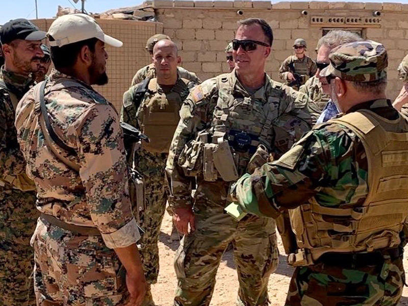 قائد «سنتكوم» في «قاعدة التنف»  (صفحة القيادة الوسطى)