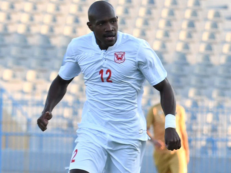 صانع ألعاب الفريق الأول لكرة القدم بنادي الفحيحيل، البرازيلي لويس فرناندو