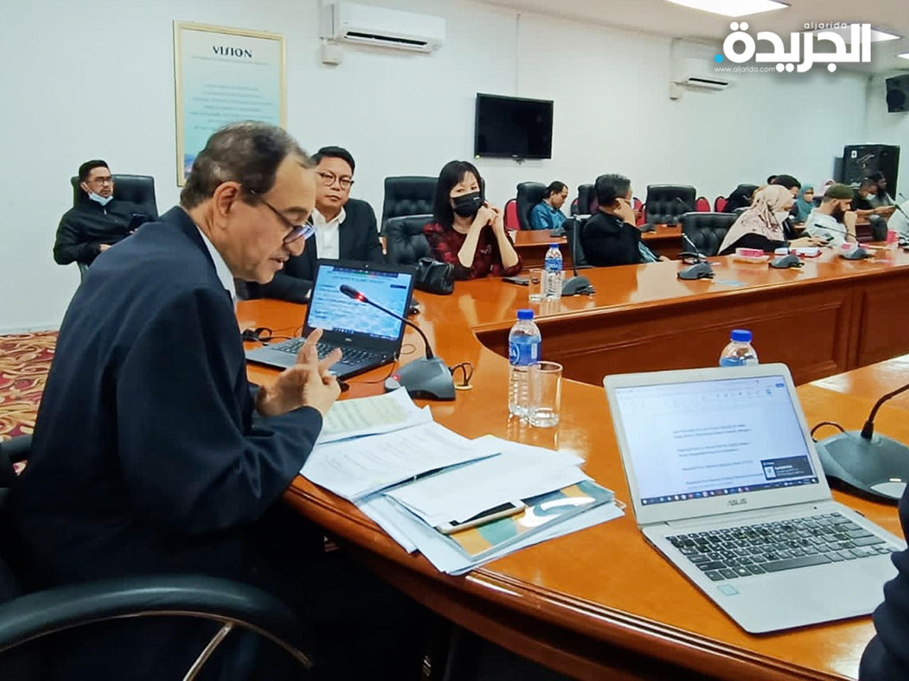 السفير الكويتي لدى ماليزيا الدكتور حمد بورحمه أثناء إلقائه محاضرة في الجامعة الإسلامية العالمية بماليزيا