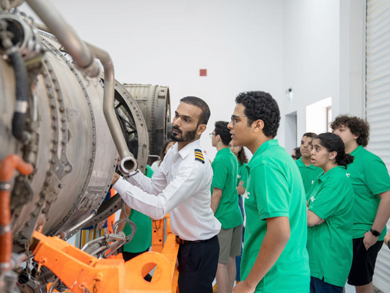 جانب من تدريبات الطلبة في أحد المجالات الصناعية