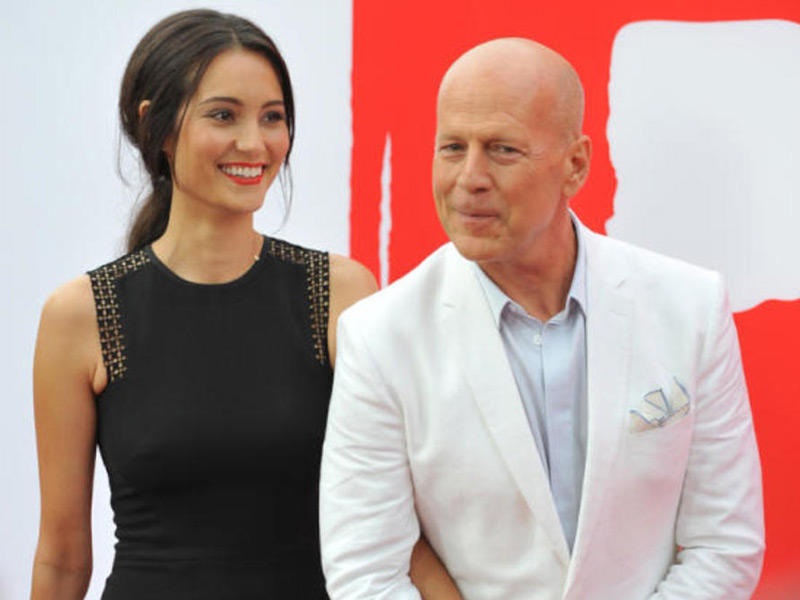   النجمان بروس ويليس وإيما همنغ