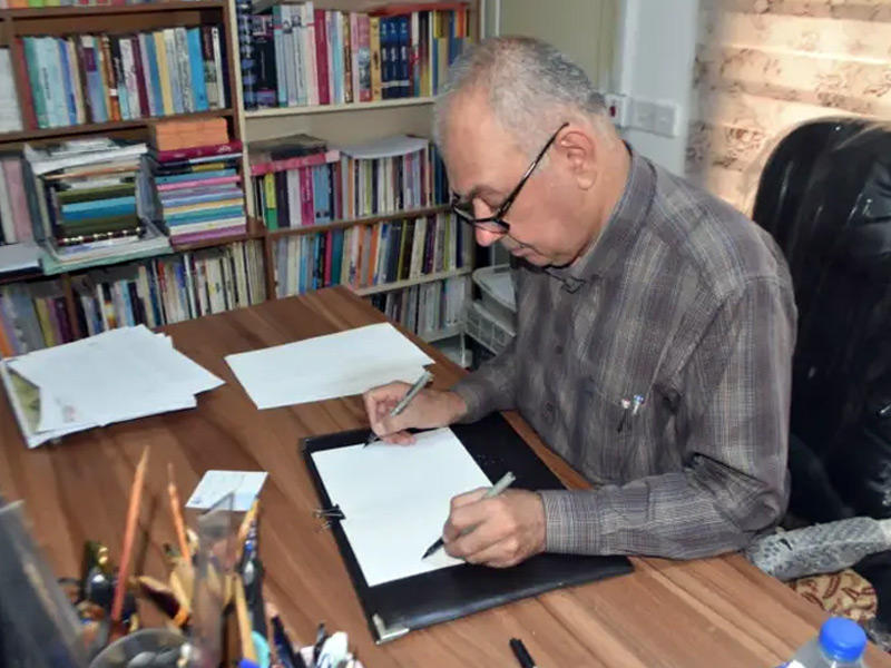 الكاتب والخطاط العراقي مصطفى سعيد