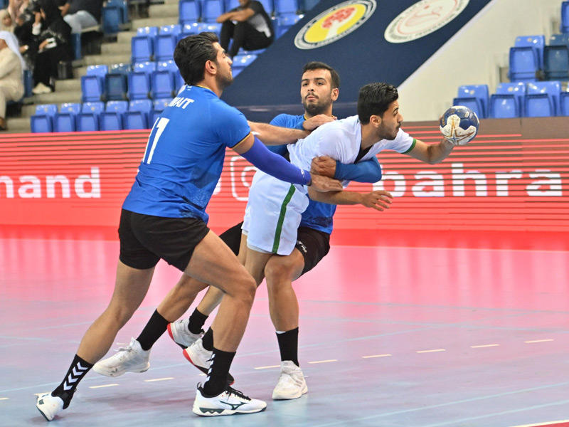 محاولة تصويب سعودية ودفاع كويتي صلب