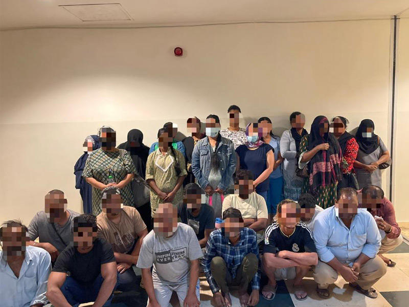 مخالفون مقبوض عليهم في إحدى الحملات