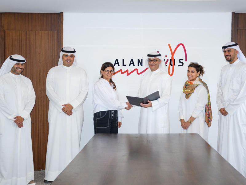 من أجواء توقيع الاتفاقية بين أجيال ولوياك 